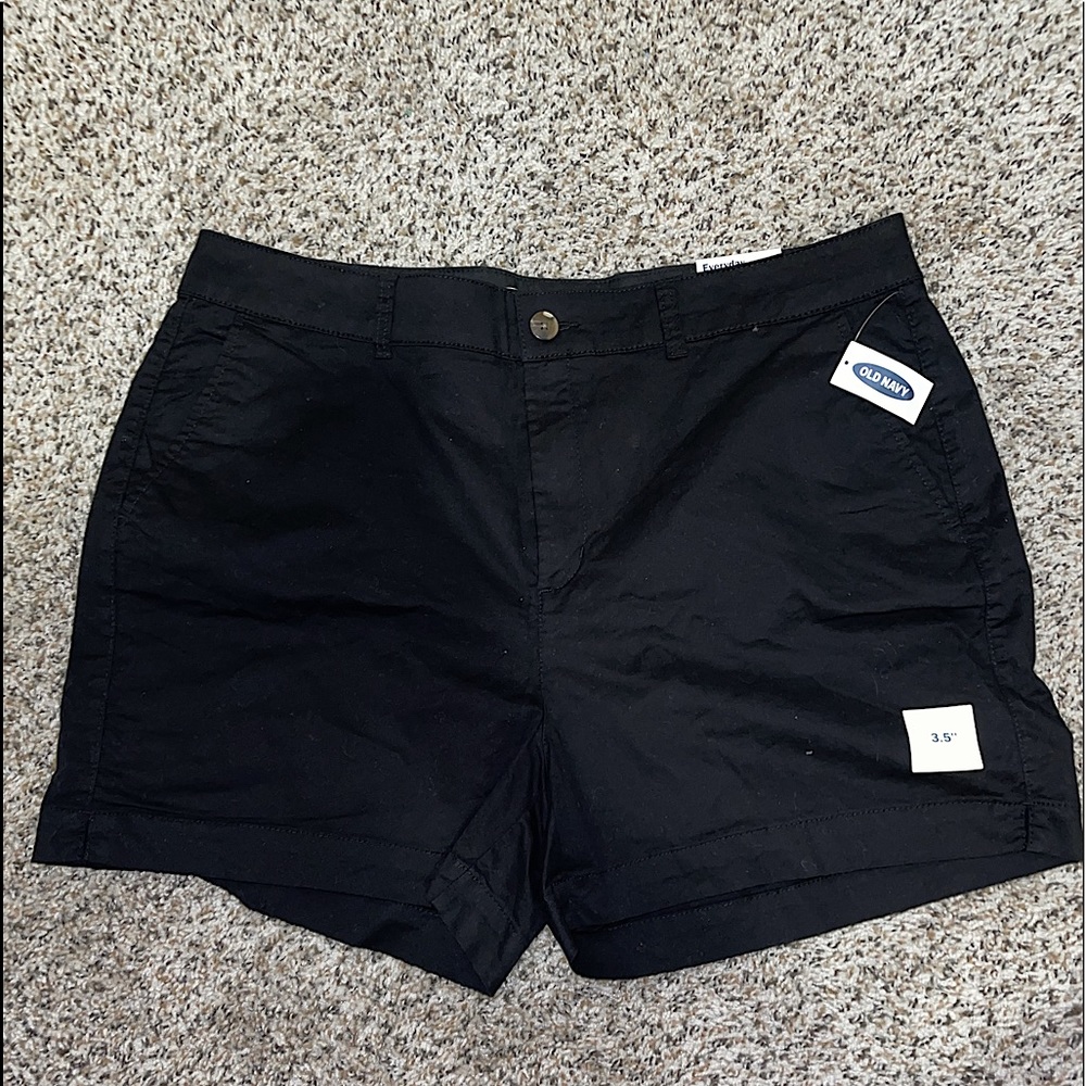 Old Navy 3.5” high rise black shorts, size 16.
